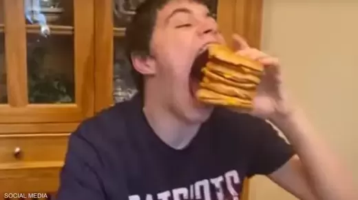 شاب يدخل موسوعة جينيس بسبب فمه الكبير: عرضه 10 سم