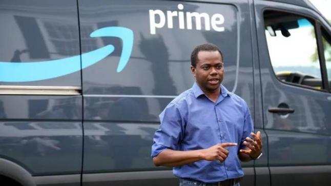 سائق أمازون يتعرض لخطر الطرد من منصبه بسبب إعصار