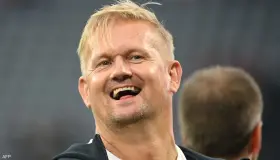 رد فعل والد هالاند بعد طرده 2023 أمام الريال